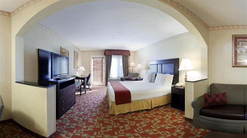 Express & By Ihg 2*