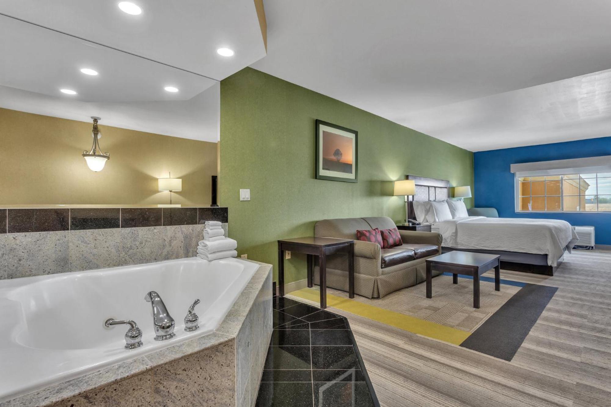 Hotel Express & By Ihg 2*