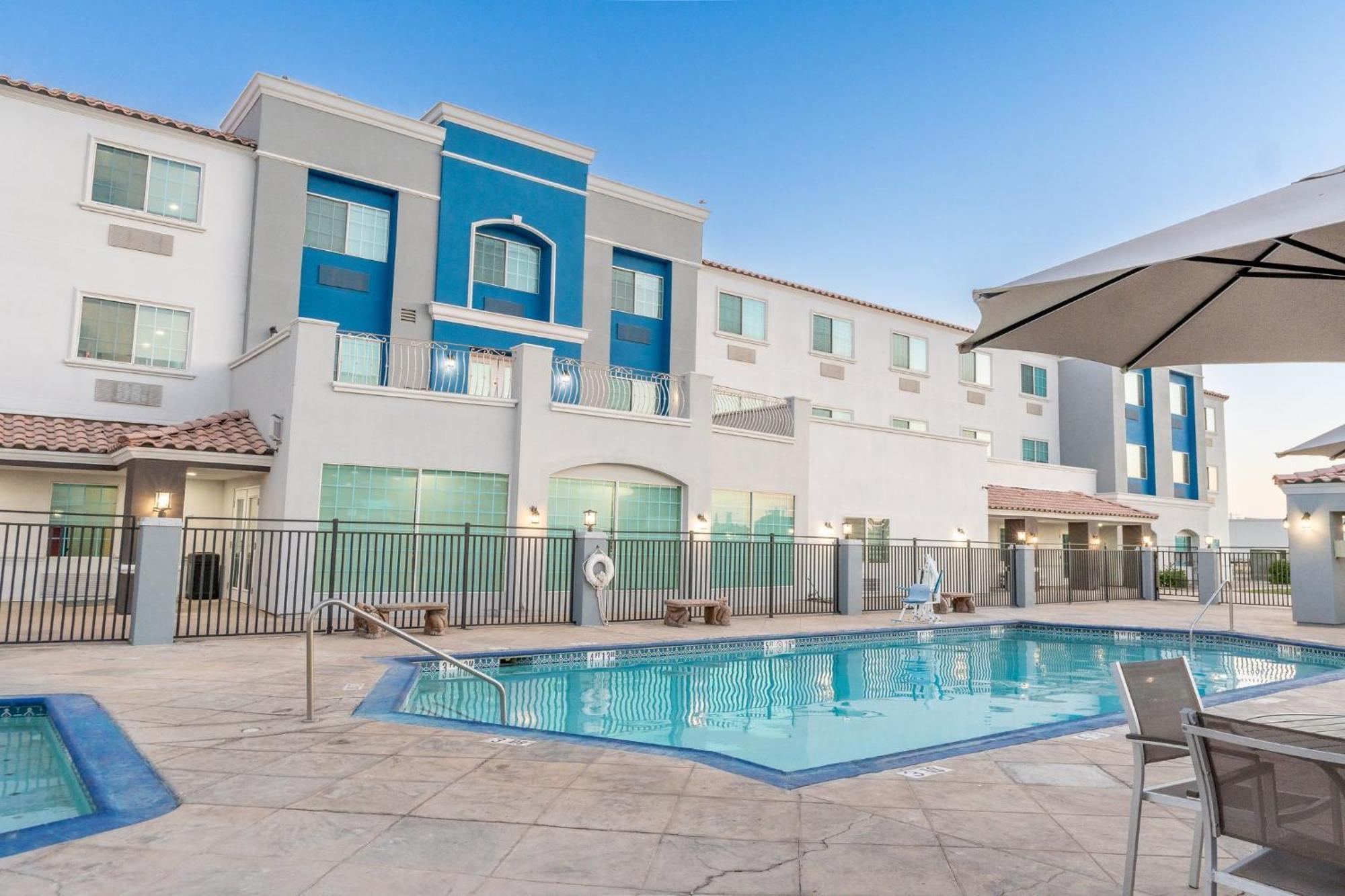 Hotel Express & By Ihg 2*