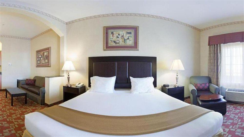 Express & By Ihg El Centro
