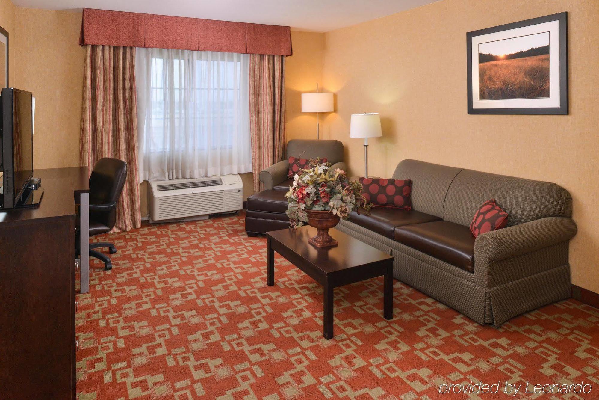 Express & By Ihg El Centro