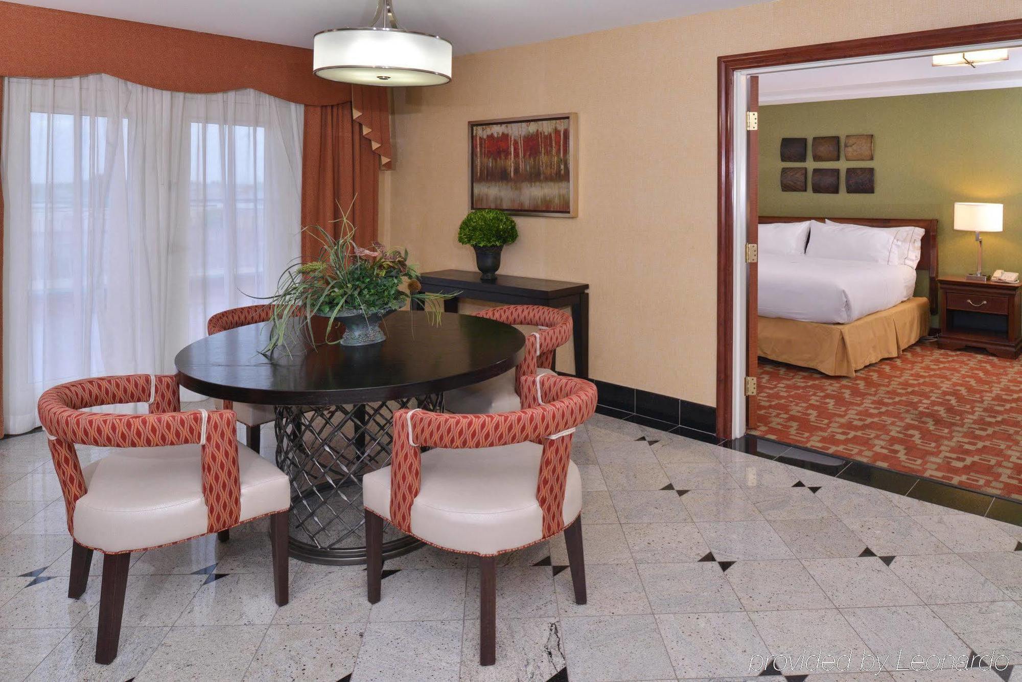 Express & By Ihg El Centro