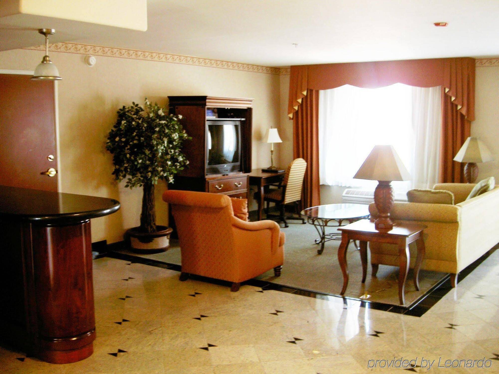 Express & By Ihg Hotel 2*
