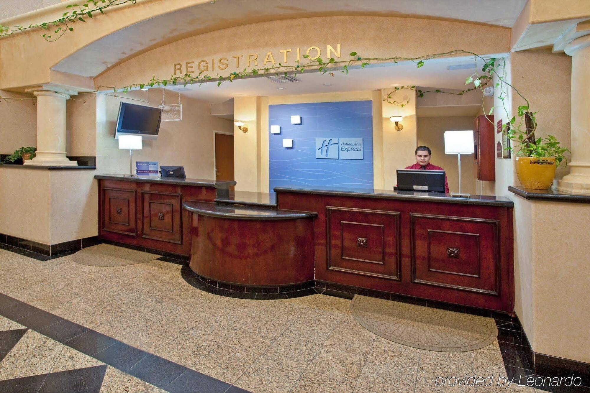 Express & By Ihg Hotel 2*